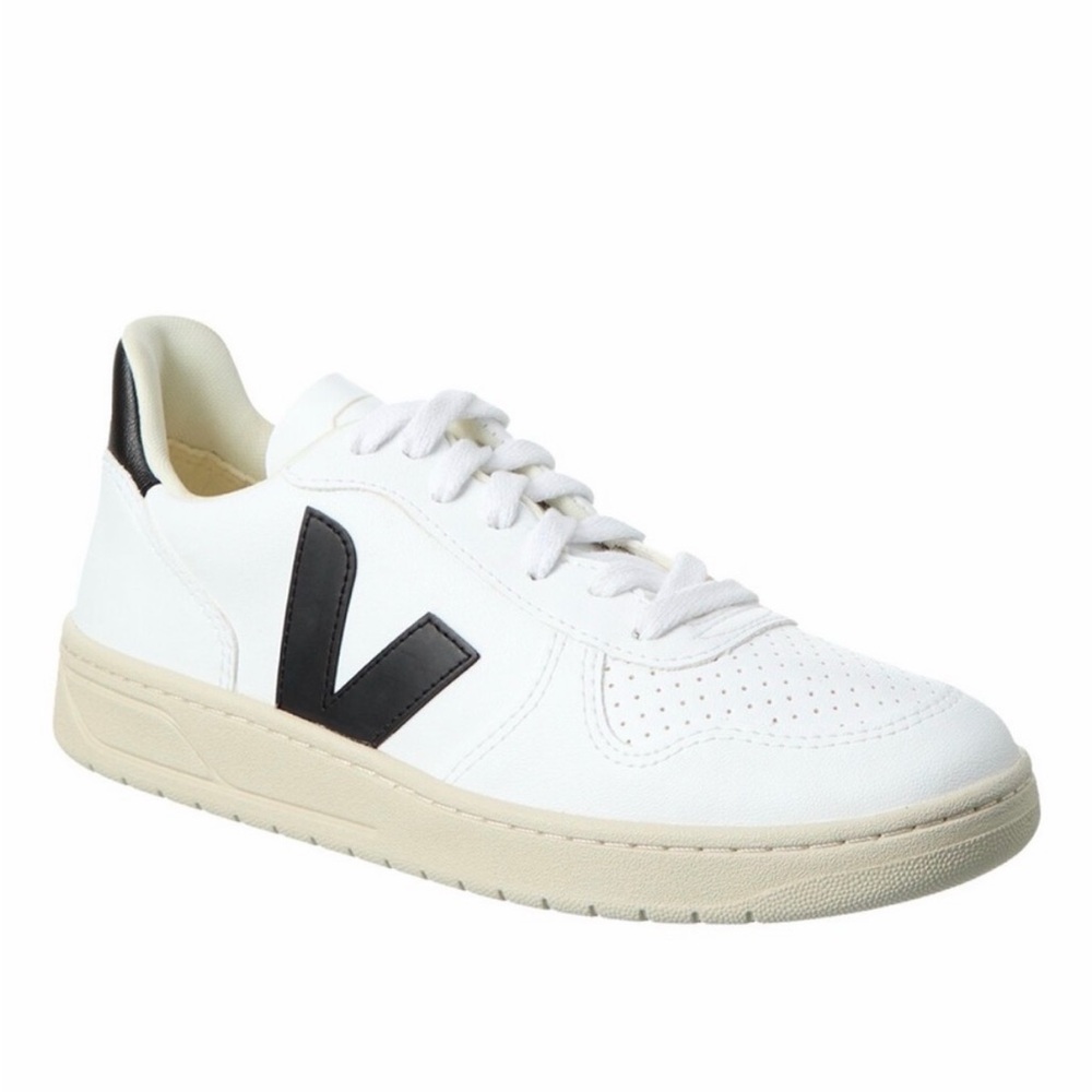 Like New Veja Women’s V-10 White and Black Sneakers 38 Size 7